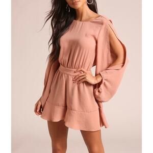 NWOT FAVLUX Women’s Salmon Slit Sleeve Cut Out Back Romper. Size M.